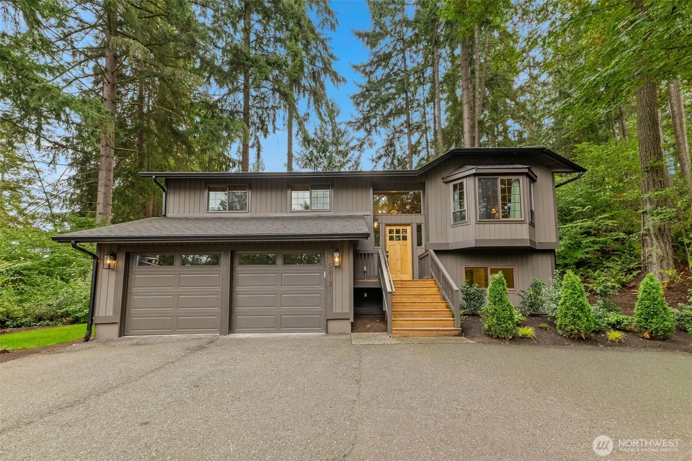 12112 SE 46th Pl, Bellevue: photo 1 of 5