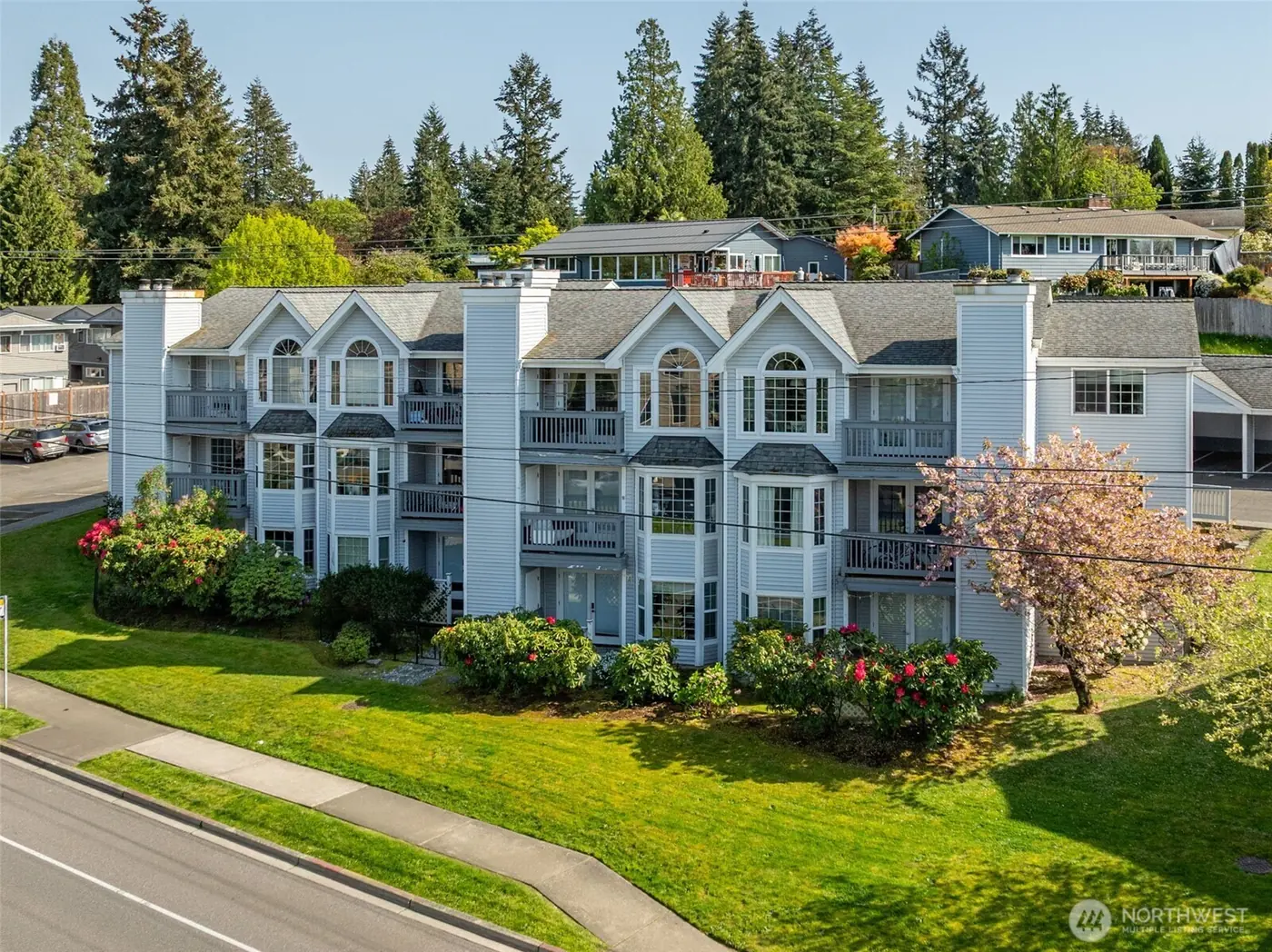 12242 SE 59th Street 123, Bellevue: photo 2 of 8
