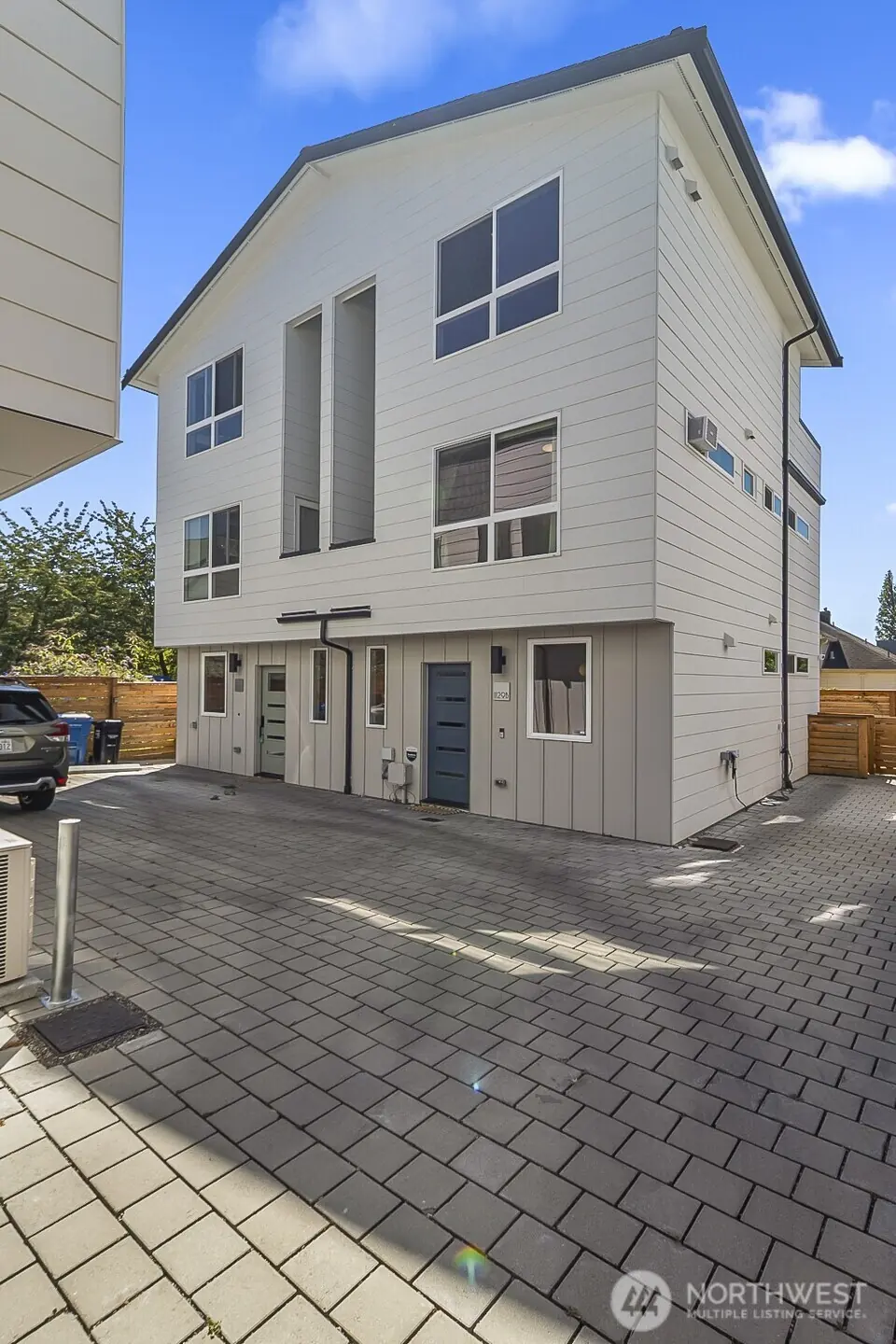 2426 NW 64th Street C, Seattle: photo 2 of 8